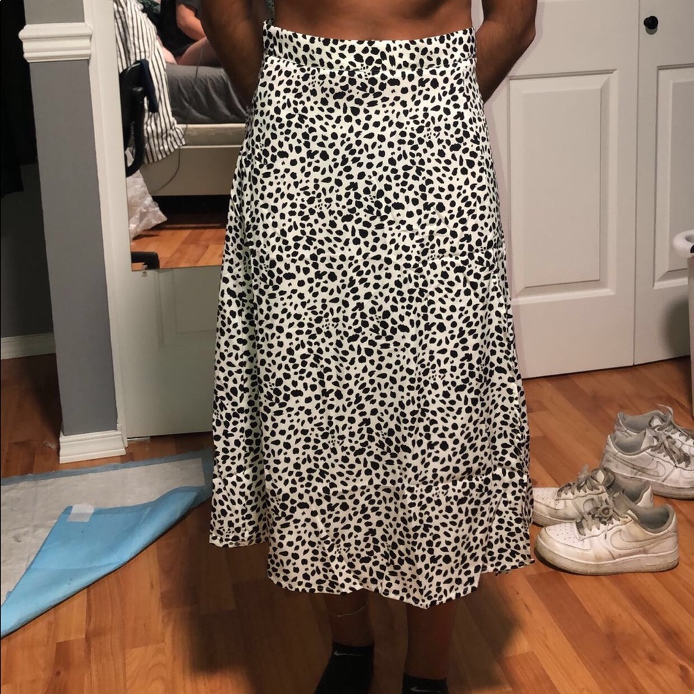 Midi skirt with slit on left side
